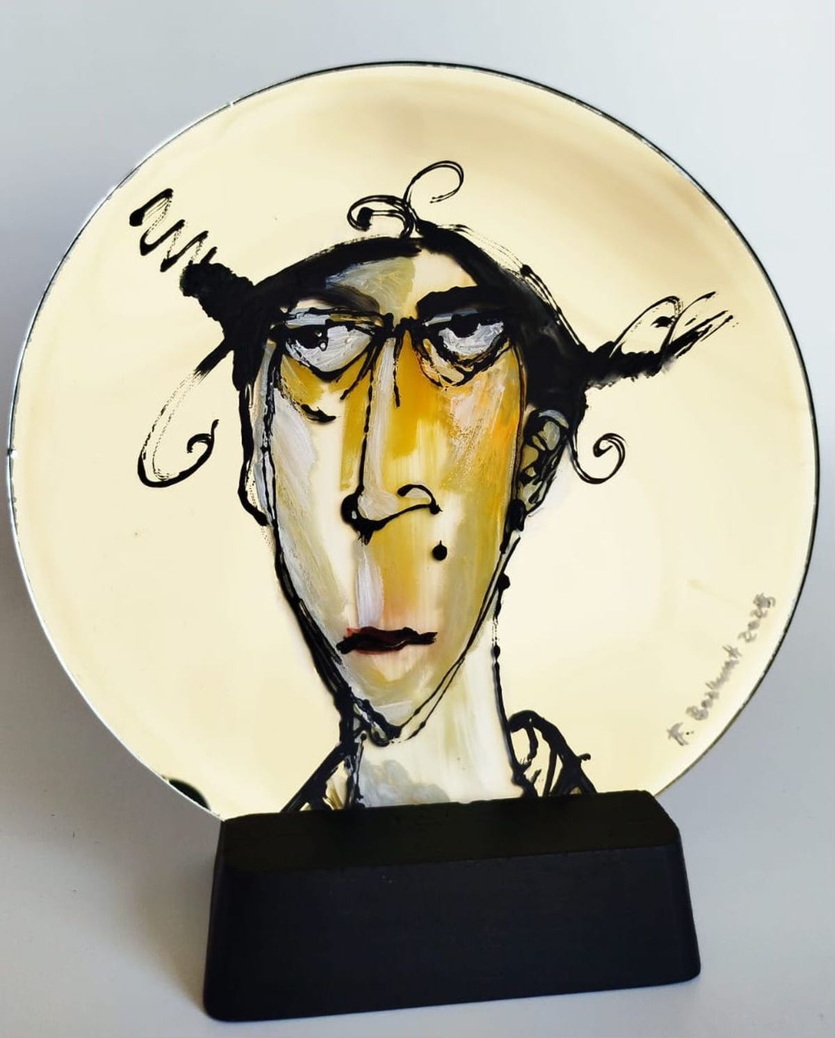 Handmade Mirror Glass Plate – Concave Mirror with Artistic Face Design - Image 2